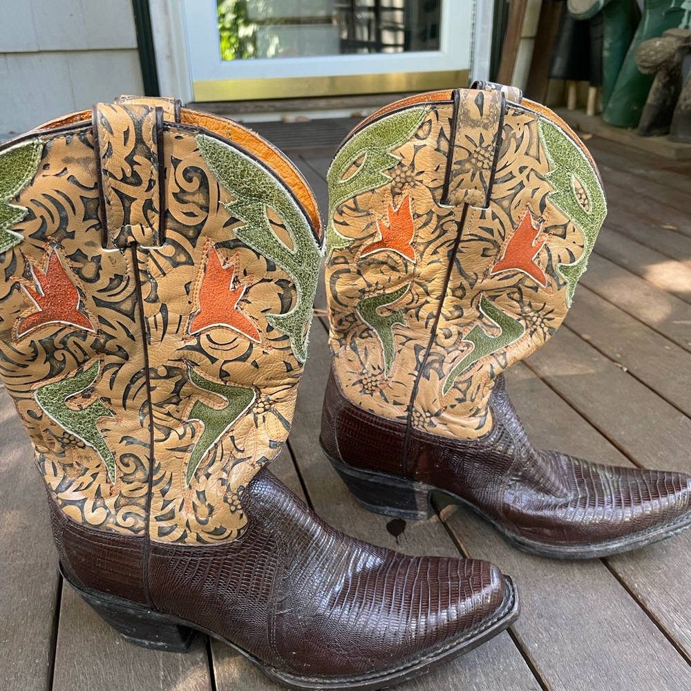 Beautiful Frye cowboy boots. Size 9B